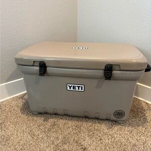 YETI Sherpa Hard Cooler